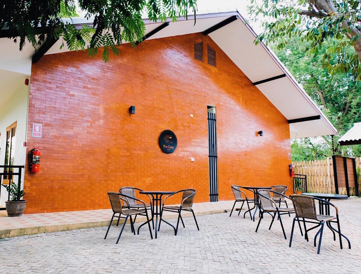 The Cozy Hotel Phetchaburi Exterior photo